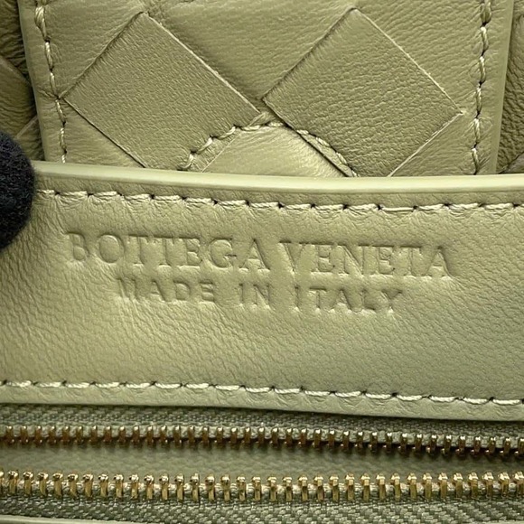 Bottega Veneta Handbag Andiamo Lambskin Bag - Picture 15 of 15